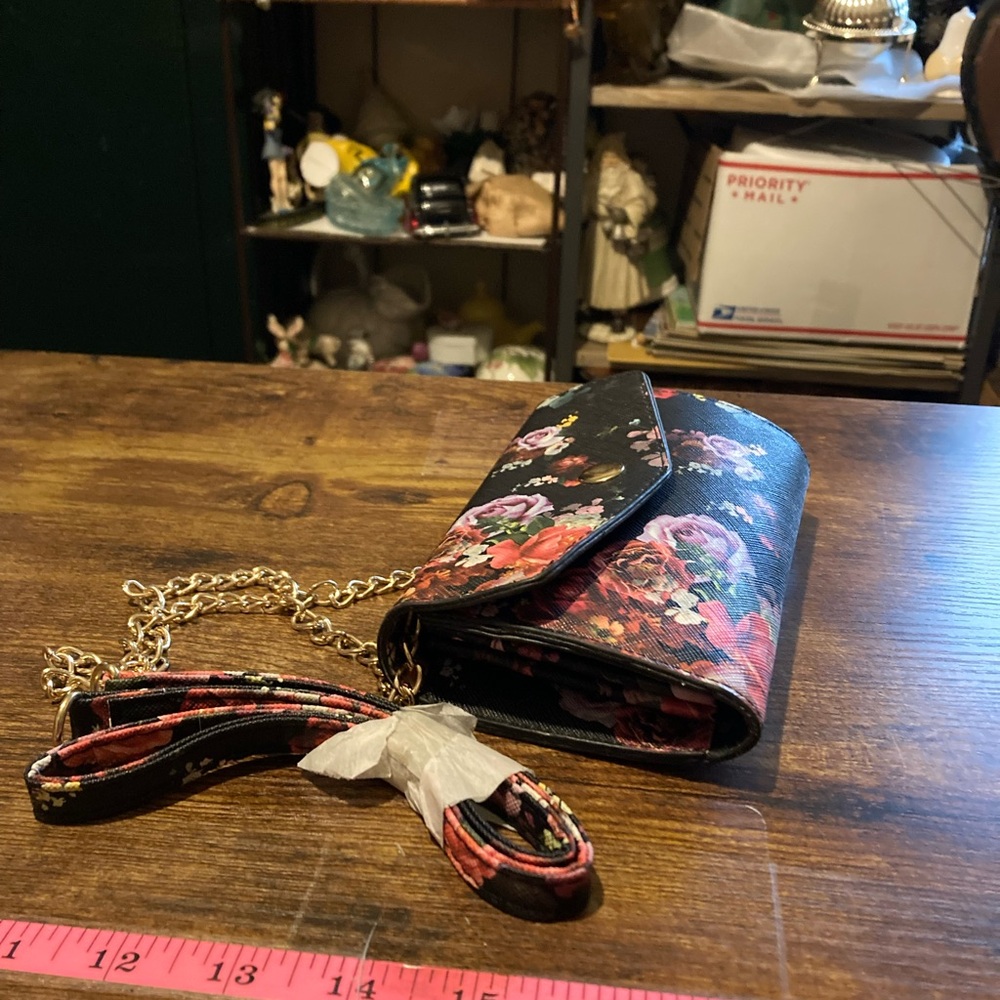 New Vintage Dress Barn crossbody wallet